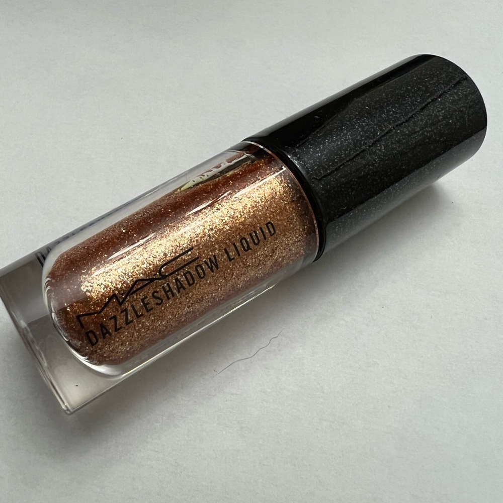 Mac Cosmetics DazzleShadow Liquid